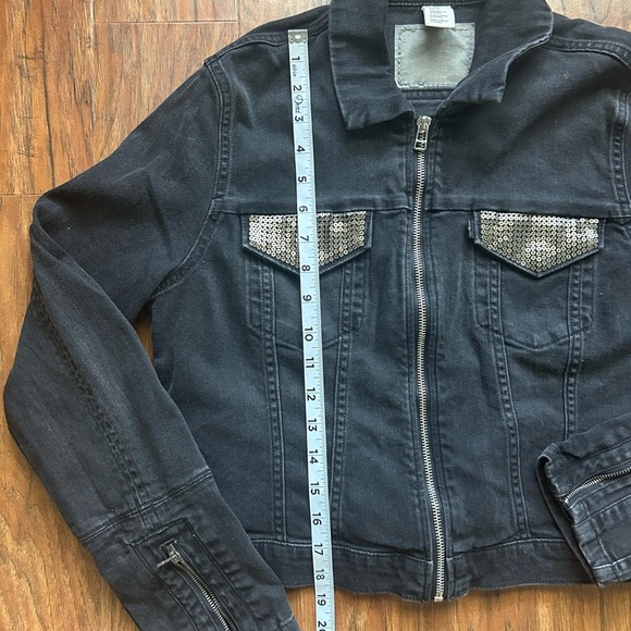 LEVI’S Black Denim Jacket with Silver Accents Women’s Size Large Distresses Moto - Picture 9 of 13